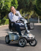 alquilar-scooter-electrico-maxi-mobility-rent-comodidad