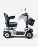 alquilar-scooter-electrico-mediano-mobility-rent-posicion-conduccion-regulable